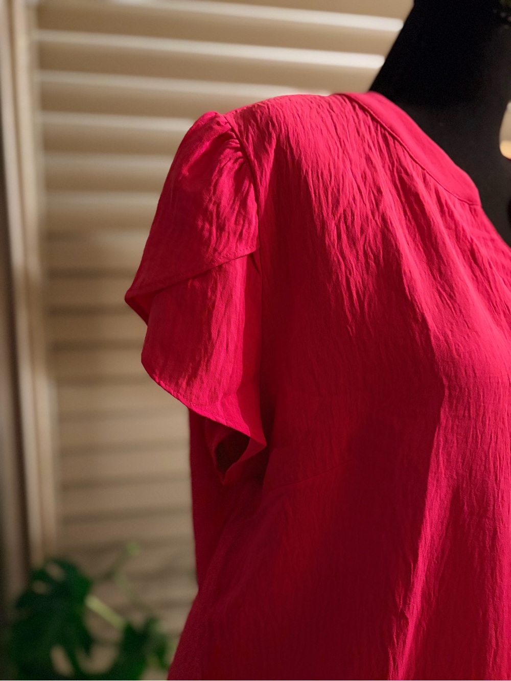 Flutter Sleeve Sllit Top in Hot Pink